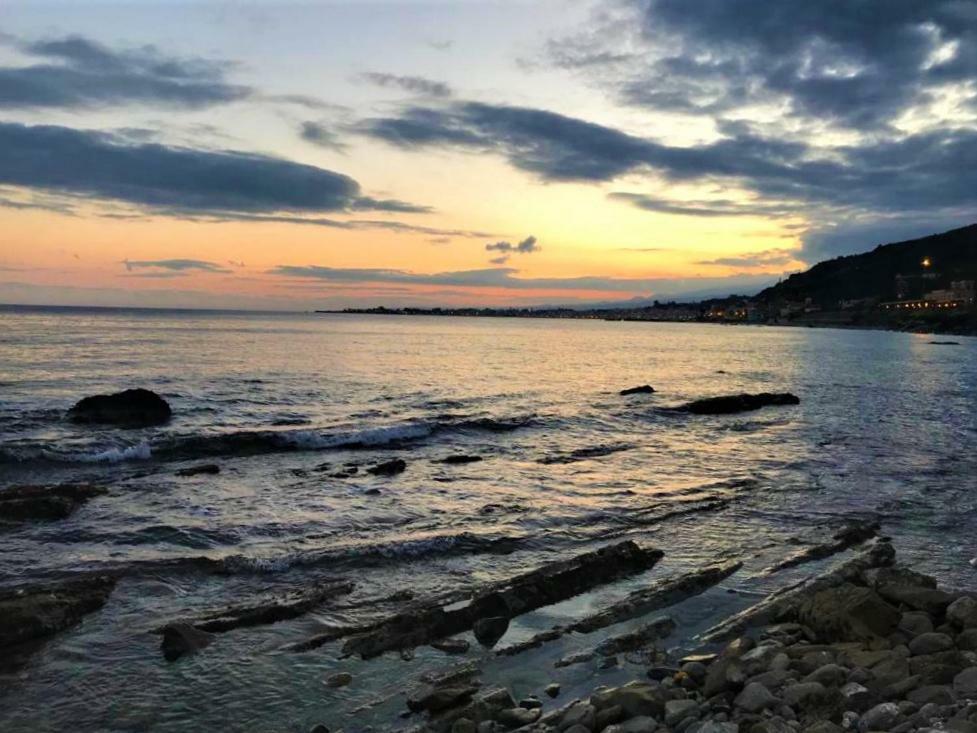 Апартаменти La Baia Dei Delfini Таорміна Екстер'єр фото