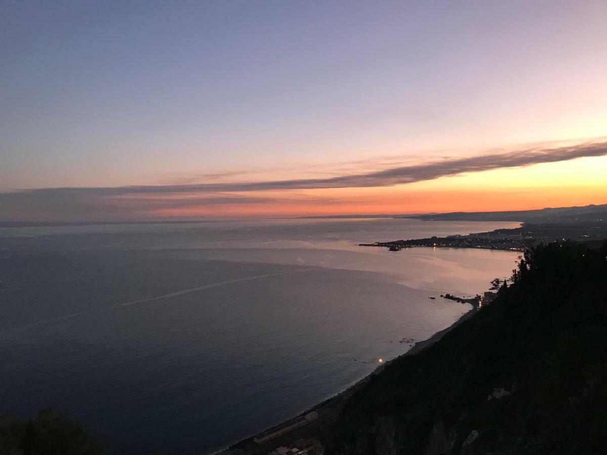 Апартаменти La Baia Dei Delfini Таорміна Екстер'єр фото
